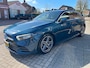 Mercedes-Benz A-klasse 180 Business Solution AMG Aut.|NL-auto|Virual Cockp.|Carbon inleg|Navi|Camera|Super Sportief