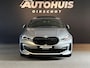 BMW 1-Serie 120i High Executive Edition M Pano/ M stoelen/ Frozen Grey/ 19"/ Stuurverwarming