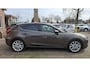 Mazda 3 2.0 GT-M. Dealer onderhouden en zeer luxe! O.a. leder, stoelverw, navigatie, pdc, afn.trekhaak, elek, stoelen, etc, etc.