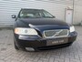 Volvo V70 2.0T Edition Sport / 17" Velgen / Trekhaak afneembaar / Xenon verlichting /