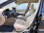 Volvo V70 2.0T Edition Sport / 17" Velgen / Trekhaak afneembaar / Xenon verlichting /