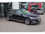 Volkswagen Passat Variant 1.4 TSI Highline Business R leder, R Line, panoramadak, trekhaak, dealeronderhouden ,LED plus, LMV, R line 4 seizoenenbanden, digital cockpit pro, elektrische achterklep, side assist, stoelverwarming, zwarte dakhemel, privacy glas, etc.