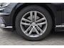 Volkswagen Passat Variant 1.4 TSI Highline Business R leder, R Line, panoramadak, trekhaak, dealeronderhouden ,LED plus, LMV, R line 4 seizoenenbanden, digital cockpit pro, elektrische achterklep, side assist, stoelverwarming, zwarte dakhemel, privacy glas, etc.