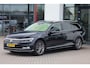 Volkswagen Passat Variant 1.4 TSI Highline Business R leder, R Line, panoramadak, trekhaak, dealeronderhouden ,LED plus, LMV, R line 4 seizoenenbanden, digital cockpit pro, elektrische achterklep, side assist, stoelverwarming, zwarte dakhemel, privacy glas, etc.