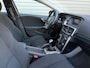 Volvo V40 1.6 T2 Summum / Xenon / 16" Velgen / Stoel verwarming / Voorruit verwarming /