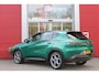 Alfa Romeo Tonale 1.5T Hybrid 160PK VELOCE | AFNEEMBARE TREKHAAK | PREMIUM PACK: LEDEREN BEKLEDING/GEVENTILEERDE VOORSTOELEN/4-VOUDIG ELEKTRISCH VERSTELBARE LENDESTEUN VOORSTOELEN/ELEKTRISCH BEDIENBARE VOORSTOELEN/GEHEUGEN OP DE BESTUUDERSSTOEL/HOOGGLANS ZWARTE RAAMOMLIJSTING/AMBIENT LIGHTING | TECHNOLOGY PACK: PARKEERWAARSCHUWING VOOR EN ACHTER/360° CAMERA/AUTOMATISCH INPARKEREN/ AUTONOMOUS DRIVING LEVEL 2: ADAPTIVE CRUISE CONTROL/LANE CENTERING ASSIST/TRAFFIC JAM ASSIST DODEHOEK DETECTIE AUTOMATISCH DIMMENDE BUITENSPIEGELS ELEKTRISCH BEDIENBARE ACHTERKLEP | WINTERPACK: STOELVERWARMING VOOR/STUURVERWARMING/VERWARMBARE RUITENSPROEIERS | HARMAN KARDON SOUND SYSTEM | 20" LICHTMETALEN VELGEN "GRAPHITE GREY" | DRAADLOZE TELEFOONLADER | NAVIGATIE | DRAADLOZE APPLE CARPLAY/ANDROID AUTO | FULL LED MATRIX KOPLAMPEN |