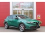 Alfa Romeo Tonale 1.5T Hybrid 160PK VELOCE | AFNEEMBARE TREKHAAK | PREMIUM PACK: LEDEREN BEKLEDING/GEVENTILEERDE VOORSTOELEN/4-VOUDIG ELEKTRISCH VERSTELBARE LENDESTEUN VOORSTOELEN/ELEKTRISCH BEDIENBARE VOORSTOELEN/GEHEUGEN OP DE BESTUUDERSSTOEL/HOOGGLANS ZWARTE RAAMOMLIJSTING/AMBIENT LIGHTING | TECHNOLOGY PACK: PARKEERWAARSCHUWING VOOR EN ACHTER/360° CAMERA/AUTOMATISCH INPARKEREN/ AUTONOMOUS DRIVING LEVEL 2: ADAPTIVE CRUISE CONTROL/LANE CENTERING ASSIST/TRAFFIC JAM ASSIST DODEHOEK DETECTIE AUTOMATISCH DIMMENDE BUITENSPIEGELS ELEKTRISCH BEDIENBARE ACHTERKLEP | WINTERPACK: STOELVERWARMING VOOR/STUURVERWARMING/VERWARMBARE RUITENSPROEIERS | HARMAN KARDON SOUND SYSTEM | 20" LICHTMETALEN VELGEN "GRAPHITE GREY" | DRAADLOZE TELEFOONLADER | NAVIGATIE | DRAADLOZE APPLE CARPLAY/ANDROID AUTO | FULL LED MATRIX KOPLAMPEN |