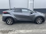 Toyota C-HR / C-HR+ 1.8 Hybrid 140 First Edition | Groot Navigatie | All Season banden |