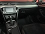 Volkswagen Passat Variant 1.6 TDI Connected Series Plus | Automaat | Adaptive cruise | Pano | Half leder