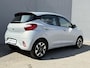 Hyundai i10 1.0 Comfort Smart 5-zits Automaat / Fabrieksgarantie t/m 06-2029 / Dealer onderhouden / Stuur- en stoelverwarming / Navigatie / Apple Carplay Android / Camera / 15" LM wielen & All Season banden /