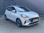 Hyundai i10 1.0 Comfort Smart 5-zits Automaat / Fabrieksgarantie t/m 06-2029 / Dealer onderhouden / Stuur- en stoelverwarming / Navigatie / Apple Carplay Android / Camera / 15" LM wielen & All Season banden /