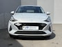 Hyundai i10 1.0 Comfort Smart 5-zits Automaat / Fabrieksgarantie t/m 06-2029 / Dealer onderhouden / Stuur- en stoelverwarming / Navigatie / Apple Carplay Android / Camera / 15" LM wielen & All Season banden /