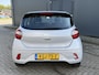 Hyundai i10 1.0 Comfort Smart 5-zits Automaat / Fabrieksgarantie t/m 06-2029 / Dealer onderhouden / Stuur- en stoelverwarming / Navigatie / Apple Carplay Android / Camera / 15" LM wielen & All Season banden /