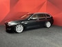 BMW 5-Serie Touring 523i High Executive | Navigatie | Panorama | Automaat | Trekhaak | APK 18-03-2027 |