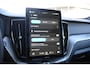 Volvo XC60 T6 350PK Plug-in hybrid AWD Ultra Black Edition / Navigatie / Adaptieve Cruisecontrol / Head Up-Display / Panorama dak / Elektrische stoelen met geheugen / Stuurverwarming / Stoelverwarming v+a / 360 Camera /