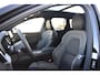 Volvo XC60 T6 350PK Plug-in hybrid AWD Ultra Black Edition / Navigatie / Adaptieve Cruisecontrol / Head Up-Display / Panorama dak / Elektrische stoelen met geheugen / Stuurverwarming / Stoelverwarming v+a / 360 Camera /