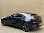 Mazda 3 2.0 e-SkyActiv-X M Hybrid 186 Luxury | Lederen bekleding | Adaptieve cruise | Lane assist | 360 camera | Navigatie | BOSE | Apple CarPlay / Android Auto | Stoel&stuurverwarming | 18 inch velgen | LED | DAB | Keyless entry&start | Head up display | Volledig dealeronderhouden