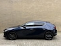 Mazda 3 2.0 e-SkyActiv-X M Hybrid 186 Luxury | Lederen bekleding | Adaptieve cruise | Lane assist | 360 camera | Navigatie | BOSE | Apple CarPlay / Android Auto | Stoel&stuurverwarming | 18 inch velgen | LED | DAB | Keyless entry&start | Head up display | Volledig dealeronderhouden