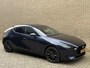 Mazda 3 2.0 e-SkyActiv-X M Hybrid 186 Luxury | Lederen bekleding | Adaptieve cruise | Lane assist | 360 camera | Navigatie | BOSE | Apple CarPlay / Android Auto | Stoel&stuurverwarming | 18 inch velgen | LED | DAB | Keyless entry&start | Head up display | Volledig dealeronderhouden