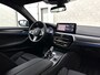 BMW 5-Serie 545e xDrive M-Sport | ACC | Head-Up | 19'' | Stuurverwarming | Sfeerverlichting | Carplay | Sportremmen | Getint Glas | Draadloos Laden | Sportstoelen | Live Cockpit Pro | LED |
