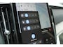 Volvo XC90 T8 Plug-in hybrid AWD Ultra Dark | Panoramadak | Luchtvering | Head-up display | 360 graden camera | Verwarmbare voorstoelen+achterbank+stuurwiel | Premium audio by Bowers&Wilkins | 7 zits | 21 inch Lichtmetalen velgen |