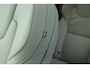 Volvo XC90 T8 Plug-in hybrid AWD Ultra Dark | Panoramadak | Luchtvering | Head-up display | 360 graden camera | Verwarmbare voorstoelen+achterbank+stuurwiel | Premium audio by Bowers&Wilkins | 7 zits | 21 inch Lichtmetalen velgen |