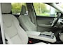 Volvo XC90 T8 Plug-in hybrid AWD Ultra Dark | Panoramadak | Luchtvering | Head-up display | 360 graden camera | Verwarmbare voorstoelen+achterbank+stuurwiel | Premium audio by Bowers&Wilkins | 7 zits | 21 inch Lichtmetalen velgen |