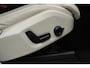 Volvo XC90 T8 Plug-in hybrid AWD Ultra Dark | Panoramadak | Luchtvering | Head-up display | 360 graden camera | Verwarmbare voorstoelen+achterbank+stuurwiel | Premium audio by Bowers&Wilkins | 7 zits | 21 inch Lichtmetalen velgen |