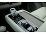 Volvo XC90 T8 Plug-in hybrid AWD Ultra Dark | Panoramadak | Luchtvering | Head-up display | 360 graden camera | Verwarmbare voorstoelen+achterbank+stuurwiel | Premium audio by Bowers&Wilkins | 7 zits | 21 inch Lichtmetalen velgen |