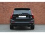 Volvo XC90 T8 Plug-in hybrid AWD Ultra Dark | Panoramadak | Luchtvering | Head-up display | 360 graden camera | Verwarmbare voorstoelen+achterbank+stuurwiel | Premium audio by Bowers&Wilkins | 7 zits | 21 inch Lichtmetalen velgen |