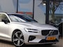 Volvo V60 2.0 B3 R-Design | Pano | Harman/Kardon | HUD | 4-zone Clima | Memory | 360 cam | Haak |
