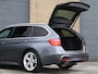BMW 3-Serie Touring 320i M Sport Automaat | ACC | HUD | Haak | Leder | Org. NL | High Executive |