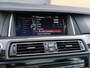 BMW 5-Serie Touring M550d xDrive M Sport | HUD | ACC | Harman/Kardon | Softclose | Pano | Comfortstoelen |