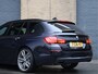 BMW 5-Serie Touring M550d xDrive M Sport | HUD | ACC | Harman/Kardon | Softclose | Pano | Comfortstoelen |