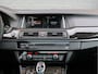 BMW 5-Serie Touring M550d xDrive M Sport | HUD | ACC | Harman/Kardon | Softclose | Pano | Comfortstoelen |