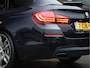 BMW 5-Serie Touring M550d xDrive M Sport | HUD | ACC | Harman/Kardon | Softclose | Pano | Comfortstoelen |