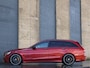 Mercedes-Benz C-klasse 300 de Estate Premium Plus EQ AMG line Burmester | Night | Airmatic | Pano | HUD | Hyacinth Red | BTW