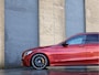 Mercedes-Benz C-klasse 300 de Estate Premium Plus EQ AMG line Burmester | Night | Airmatic | Pano | HUD | Hyacinth Red | BTW