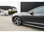 Volvo V60 2.0 T5 R-Design | Polestar Engineered | Panoramisch schuif/kanteldak | 20'' inch lichtmetalen velgen | Stoelverwarming | Liefhebbers auto! | Stoelverwarming | Climate control |