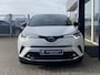Toyota C-HR / C-HR+ 1.8 Hybrid Bi-Tone / Automaat / Adaptieve Cruise-Control / Stoelverwarming / JBL-Audio / Dodehoek-Detectie / Afneembare-Trekhaak / Keyless / Climate-Control / Radio-Bluetooth / Navi / Camera / PDC V+A / 18'' LMV / All-Season / ENZ.