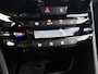 Peugeot 208 Allure 110pk | Navigatie | Climate Control | Cruise Control | Parkeersensoren | Armsteun | Apple Carplay / Android Auto | Bluetooth | Elektrisch inklapbare spiegels | Automatisch dimlicht | Regensensor | Dealeronderhouden | All seasonbanden | 16" lichtmetalen velgen |