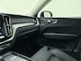 Volvo XC60 T8 Plug-in hybrid AWD Ultra Dark | 360 | Trekhaak | Luchtvering | Stoel & Stuur verwarming | H&K Audio |