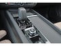 Volvo XC60 T6 Recharge AWD Core - IntelliSafe Assist & Surround - 360º Camera - Adaptieve LED koplampen - Verwarmde voorstoelen, stuur & achterbank - Parkeersensoren voor & achter - Elektr. bedienb. voorstoelen met geheugen - Draadloze tel. lader - Extra getint glas - 19' LMV