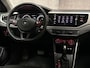 Volkswagen Polo 1.0 TSI Sportline Automaat (APPLE CARPLAY, GROOT NAVI, ADAPTIVE CRUISE, LM VELGEN, SPORTSTOELEN, PARKEERSENSOREN, ARMSTEUN, NIEUWSTAAT)