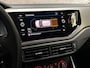 Volkswagen Polo 1.0 TSI Sportline Automaat (APPLE CARPLAY, GROOT NAVI, ADAPTIVE CRUISE, LM VELGEN, SPORTSTOELEN, PARKEERSENSOREN, ARMSTEUN, NIEUWSTAAT)