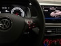 Volkswagen Polo 1.0 TSI Sportline Automaat (APPLE CARPLAY, GROOT NAVI, ADAPTIVE CRUISE, LM VELGEN, SPORTSTOELEN, PARKEERSENSOREN, ARMSTEUN, NIEUWSTAAT)