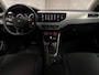 Volkswagen Polo 1.0 TSI Sportline Automaat (APPLE CARPLAY, GROOT NAVI, ADAPTIVE CRUISE, LM VELGEN, SPORTSTOELEN, PARKEERSENSOREN, ARMSTEUN, NIEUWSTAAT)