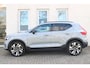 Volvo XC40 B4 Plus Dark | 20 inch lichtmetalen velgen | Semi elek. trekhaak | Elek. bed. voorstoelen met geheugen | Blind spot | Keyless entry | Elektrische achterklep | Google maps navigatie | Premium audio by Harman Kardon | Verwarmbare voorstoelen | Verwarmbaar stuurwiel | Apple carplay | Adaptive cruise control | Pilot assist |