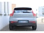 Volvo XC40 B4 Plus Dark | 20 inch lichtmetalen velgen | Semi elek. trekhaak | Elek. bed. voorstoelen met geheugen | Blind spot | Keyless entry | Elektrische achterklep | Google maps navigatie | Premium audio by Harman Kardon | Verwarmbare voorstoelen | Verwarmbaar stuurwiel | Apple carplay | Adaptive cruise control | Pilot assist |