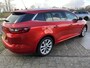Renault Megane Estate 1.2 132PK TCe Limited / Camera / Blind spot warning / PDC V+A / Keyless / Cruise / 17''LMV / 2e Paasdag open 09.00-17.00 uur